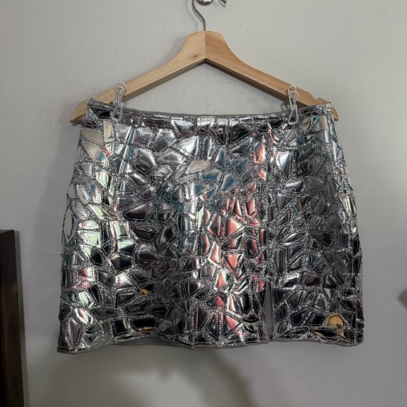 Hot & Delicious Silver Metallic Geometric Mini Skirt - Picture 1 of 8